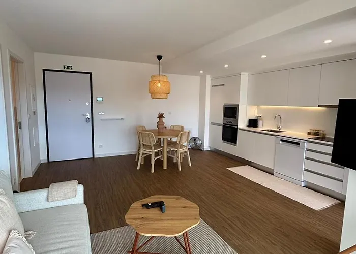 Oceanview Cozy With Pool Near Funchal * 卡马拉-德洛布什