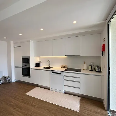 Oceanview Cozy With Pool Near Funchal Apartman