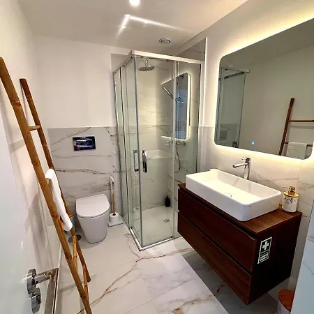 Oceanview Cozy With Pool Near Funchal