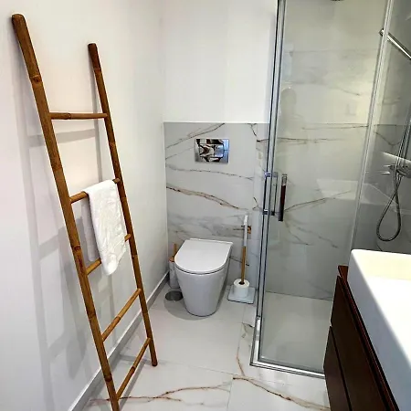 Oceanview Cozy With Pool Near Funchal Câmara de Lobos