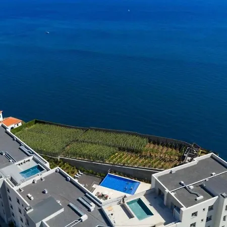 Oceanview Cozy With Pool Near Funchal Câmara de Lobos