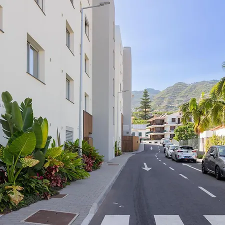 Oceanview Cozy With Pool Near Funchal Apartamento