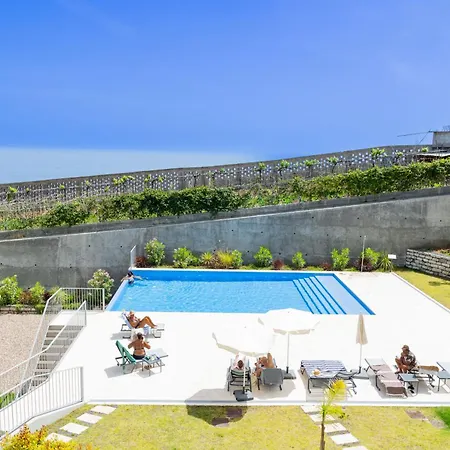 Oceanview Cozy With Pool Near Funchal