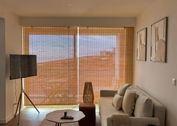 Oceanview Cozy With Pool Near Funchal Apartmán *