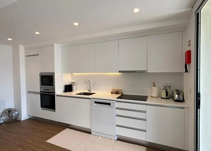 Oceanview Cozy With Pool Near Funchal Apartmán