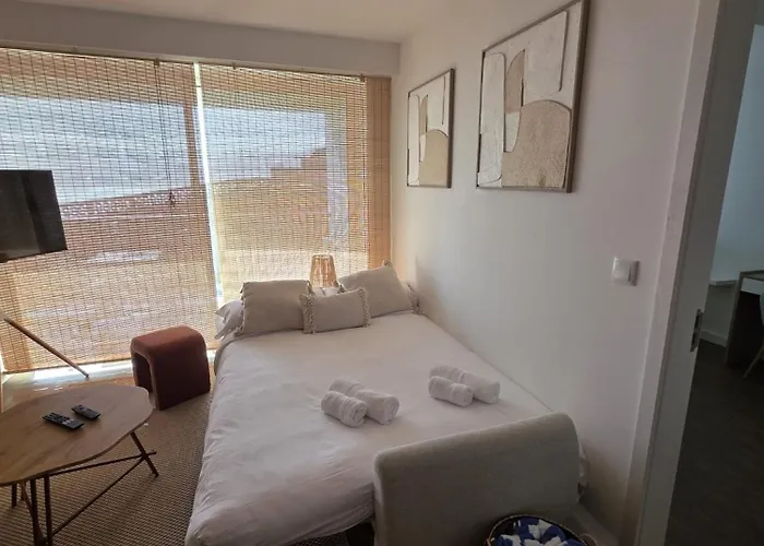 Oceanview Cozy With Pool Near Funchal Apartmán