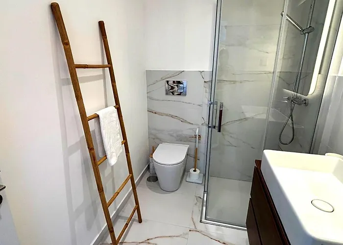 Oceanview Cozy With Pool Near Funchal Câmara de Lobos