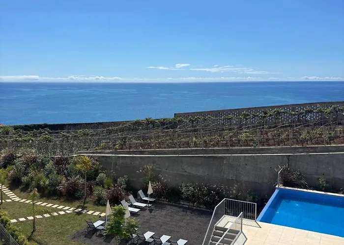 Oceanview Cozy With Pool Near Funchal *